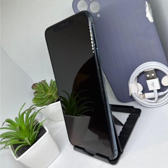 Apple iPhone 11 Pro Max 256GB Unlocked Midnight Green ANY COUNTRY - Picture 4 of 9